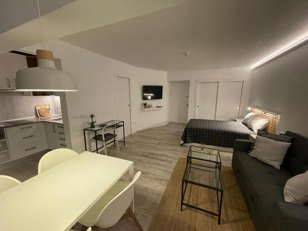 Apartamento C Y L ตอร์เรโมลิโนส ภายนอก รูปภาพ