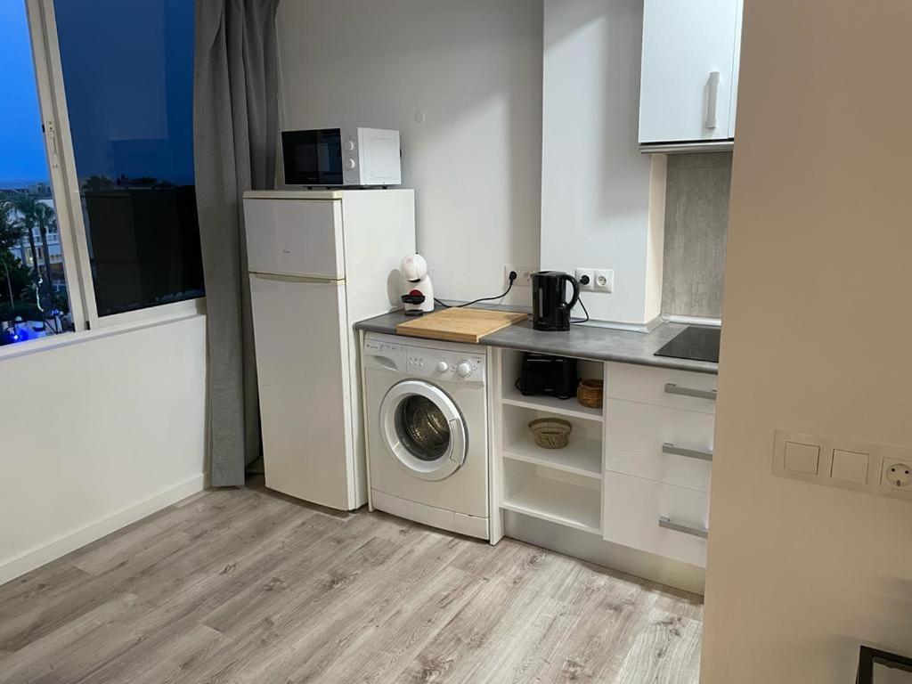 Apartamento C Y L ตอร์เรโมลิโนส ภายนอก รูปภาพ