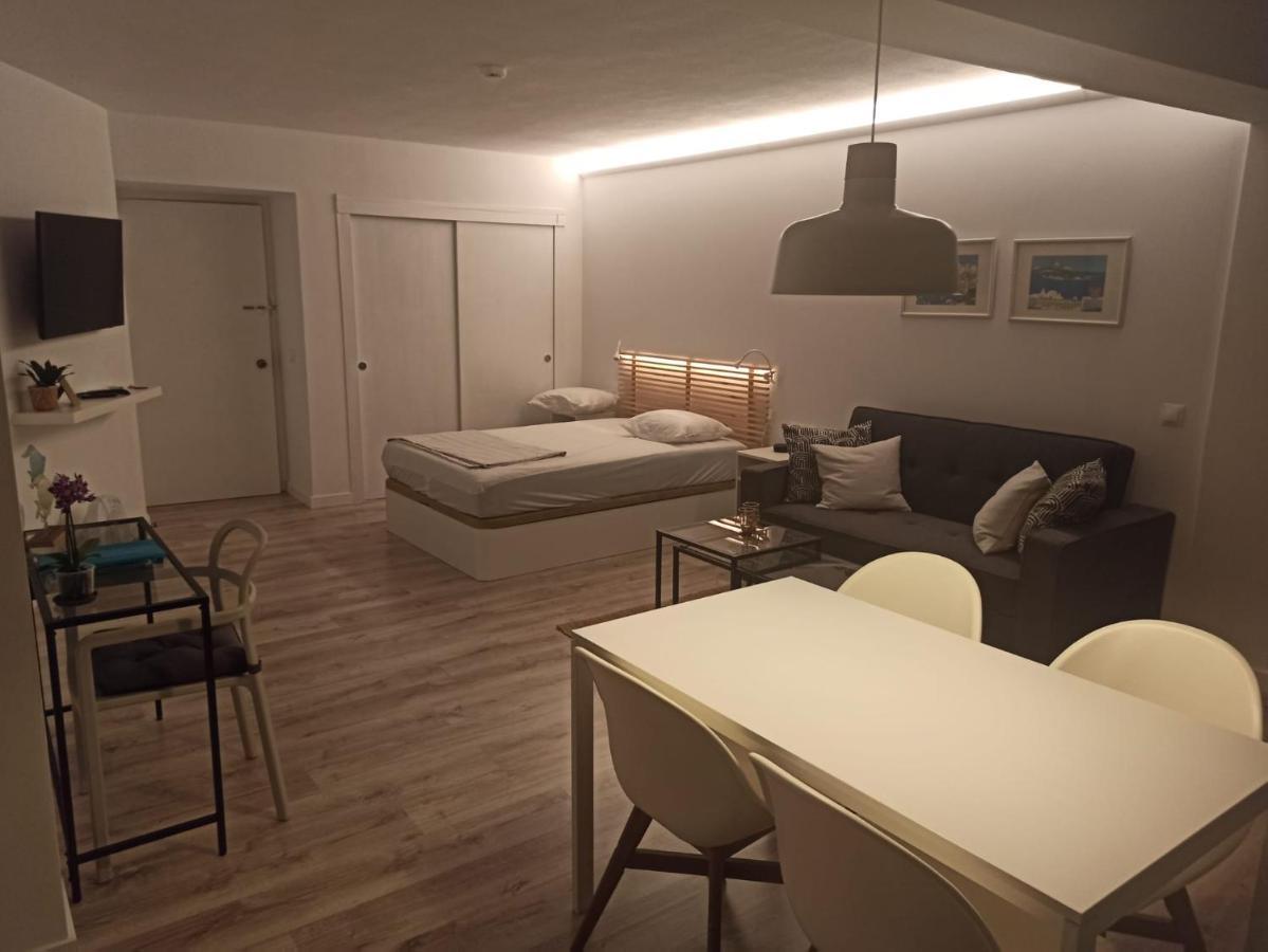 Apartamento C Y L ตอร์เรโมลิโนส ภายนอก รูปภาพ